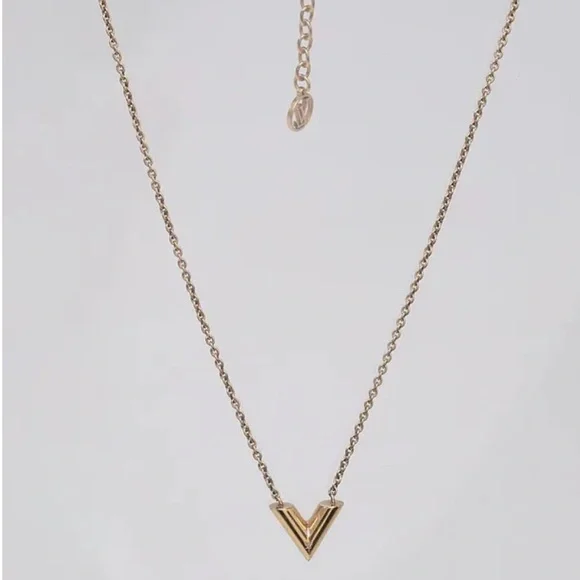 Louis Vuitton Essential V Necklace - Picture 2 of 9